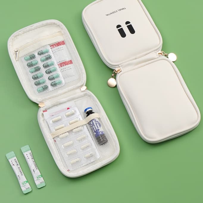 防災グッズ 携帯用お薬収納ポーチ 救急セット