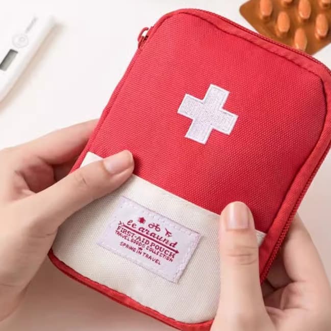 防災グッズ 携帯用救急薬品収納ポーチ